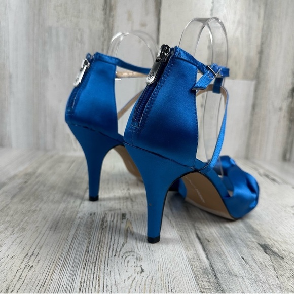 New ADRIENNE VITTADINI Xander Knotted Stiletto Sandal In Pool Blue Satin #619 - Picture 4 of 11